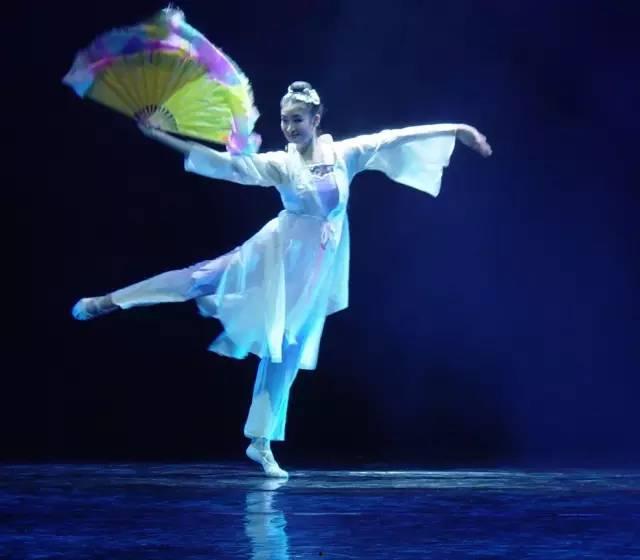 成人跳舞泸州视频,成人舞蹈风采展示