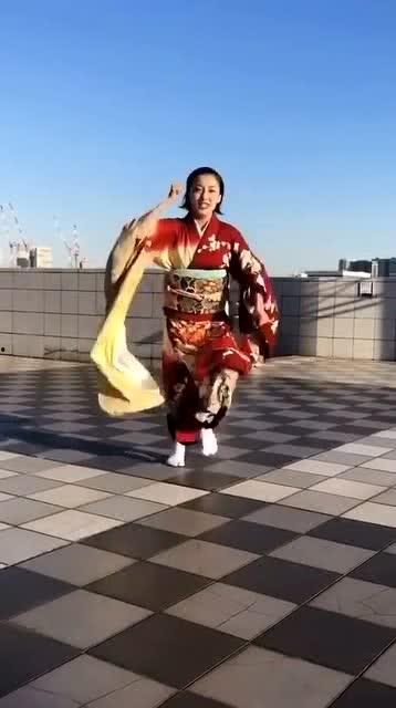 少女跳成人舞好吗视频,勇气与成长的碰撞